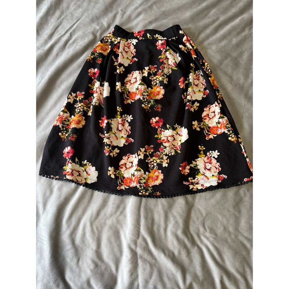 Lily White Black Floral Skater Skirt Box Pleat Crochet Trim Medium
